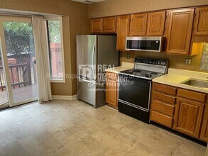 621 Walker Ave in Greensboro, NC - Building Photo - Building Photo