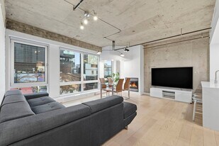 1315 Maisonneuve Blvd W in Montréal, QC - Building Photo