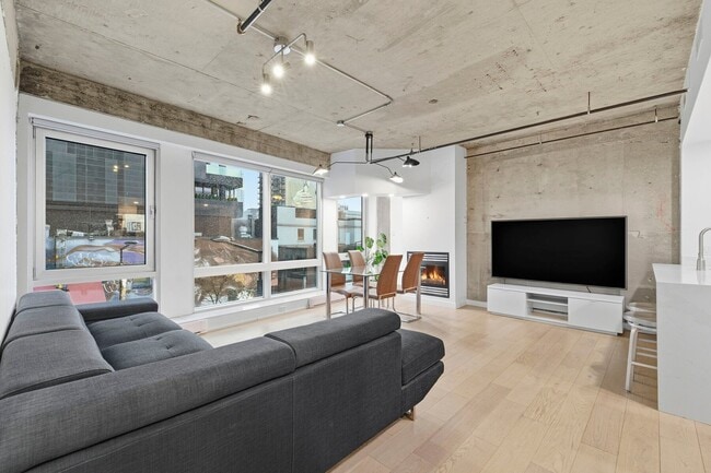 property at 1315 Maisonneuve Blvd W