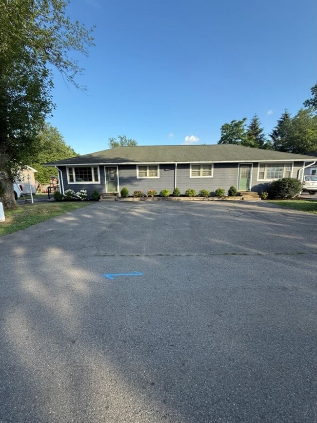 1115 Locust St in Kingston, NY - Building Photo - Building Photo