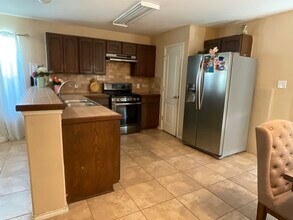 6104 Monaguillo Dr in Laredo, TX - Building Photo - Building Photo