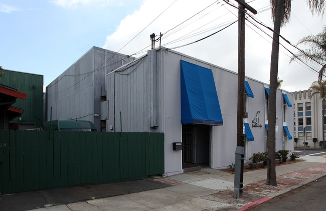 The Sister Lodge in San Diego, CA - Foto de edificio - Building Photo