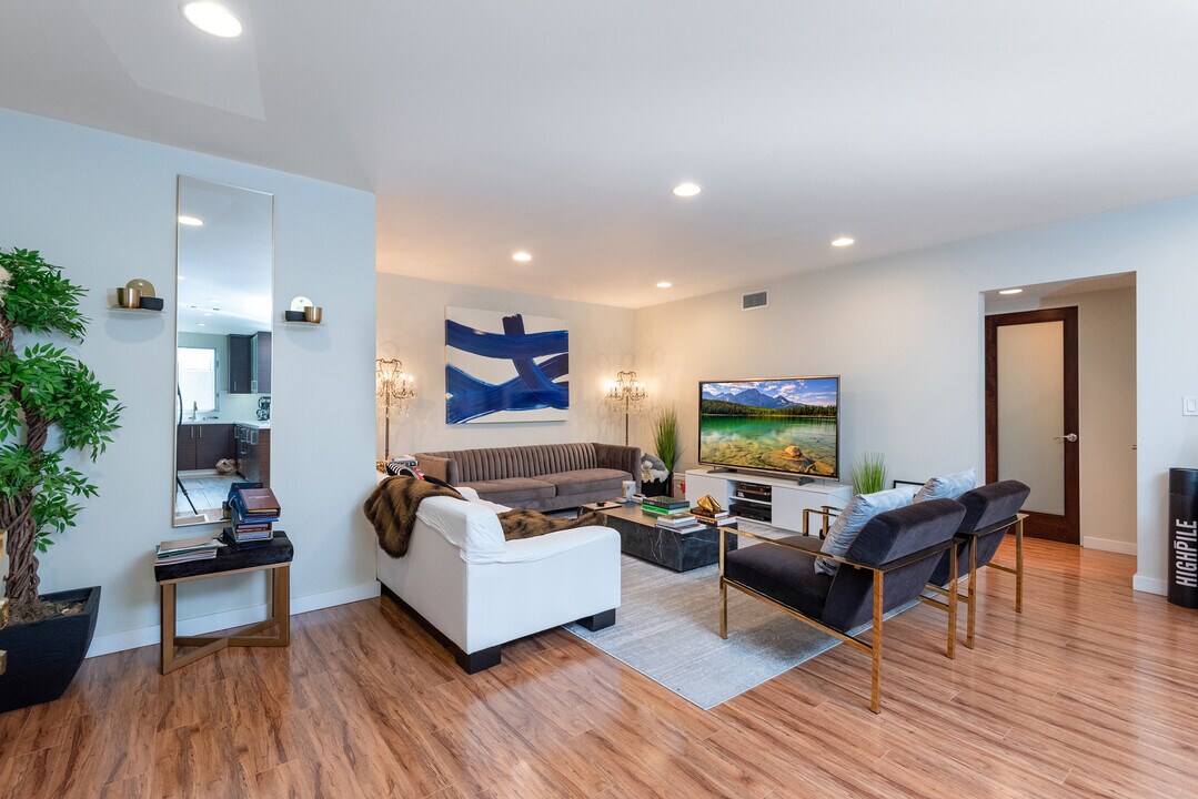 1620 Malcolm Ave in Los Angeles, CA - Building Photo