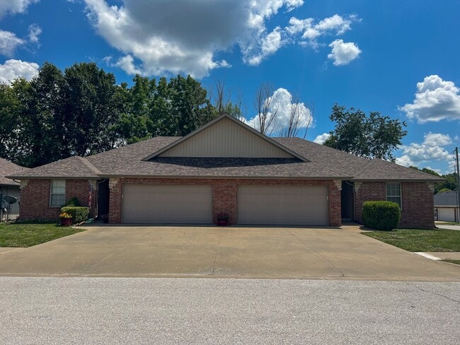 property at 2959 W Cardinal St