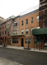 17 Cornelia St in New York, NY - Building Photo - Building Photo