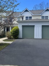 40 Commodore Cir in Port Jefferson Station, NY - Building Photo - Building Photo
