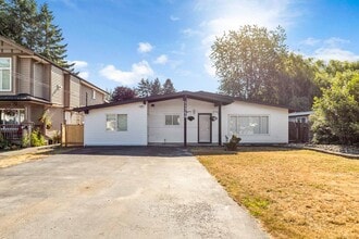 11754 Steeves St in Maple Ridge, BC - Building Photo - Building Photo