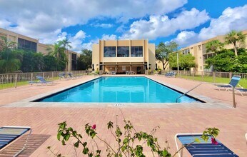 8401 SW 107th Ave, Unit 322E in Miami, FL - Building Photo - Building Photo