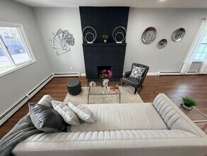 8 Joan Terrace in Hamilton Township, NJ - Building Photo - Building Photo