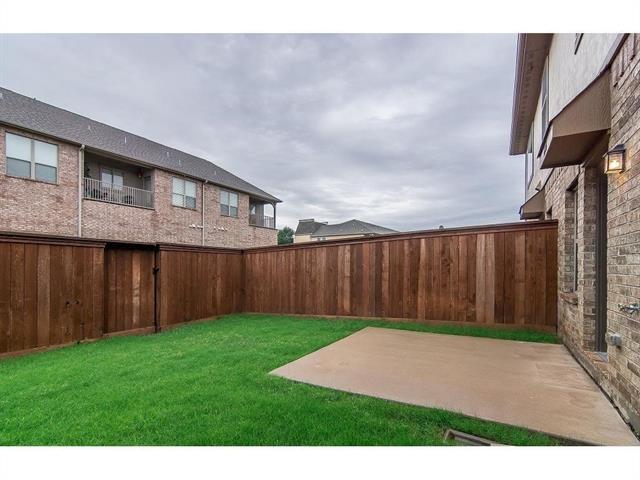 6644 Rutherford Rd in Plano, TX - Foto de edificio - Building Photo