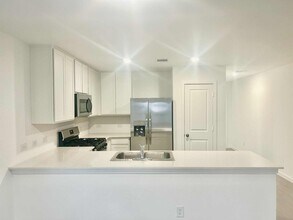 504 Robin Ct in Angleton, TX - Building Photo - Building Photo