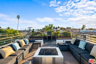 1220 Cabrillo Ave in Los Angeles, CA - Building Photo