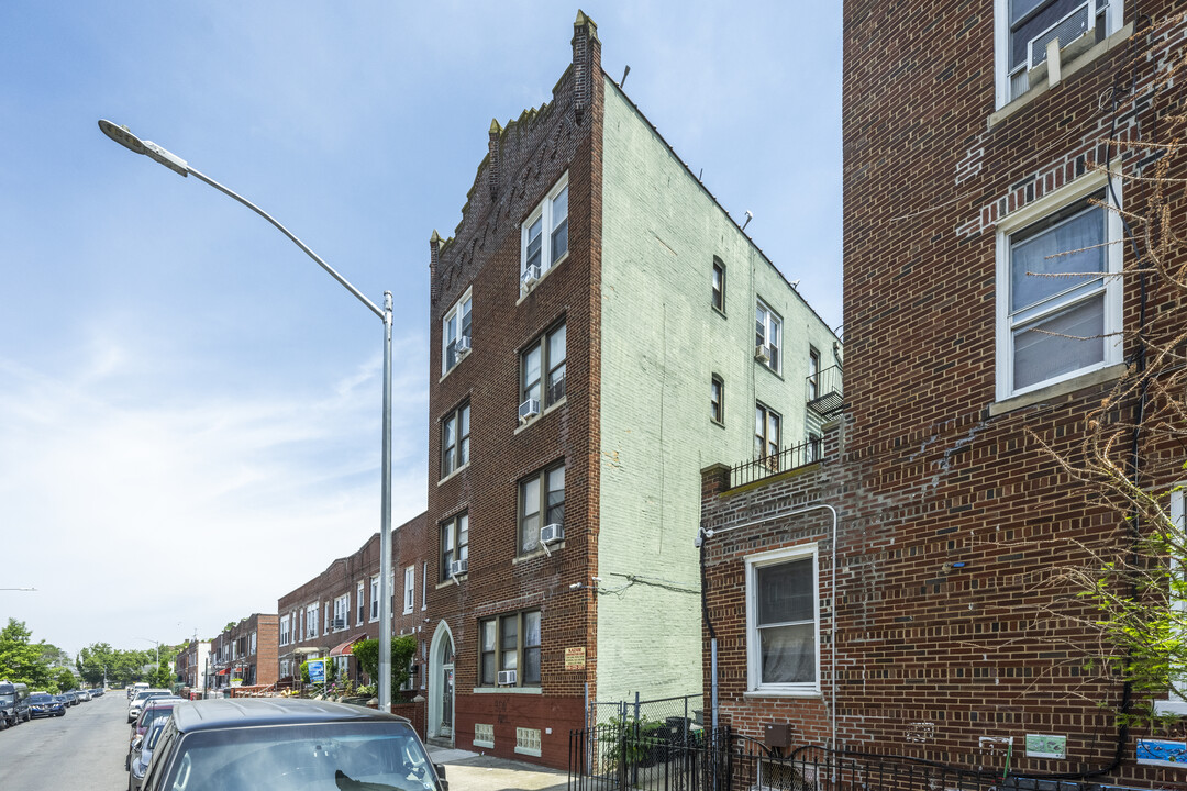 2819 Brighton 8th St in Brooklyn, NY - Building Photo