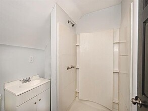923 Adelaide St in Pittsburgh, PA - Building Photo - Building Photo