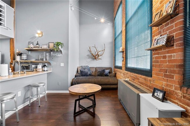 25 Grand St