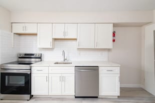 Forest Creek Apartments in St. Louis, MO - Building Photo