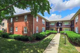 129-133 E Franklin Ave in Naperville, IL - Building Photo - Building Photo