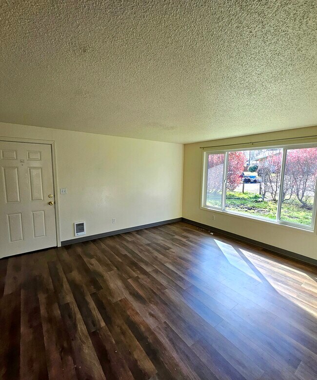 1291 Vista Ave SE in Salem, OR - Foto de edificio - Building Photo