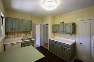 3563 Erie Ave, Unit East Hyde Park Apartment in Cincinnati, OH - Building Photo