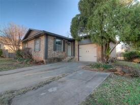 616 Reynolds Rd in Edmond, OK - Building Photo