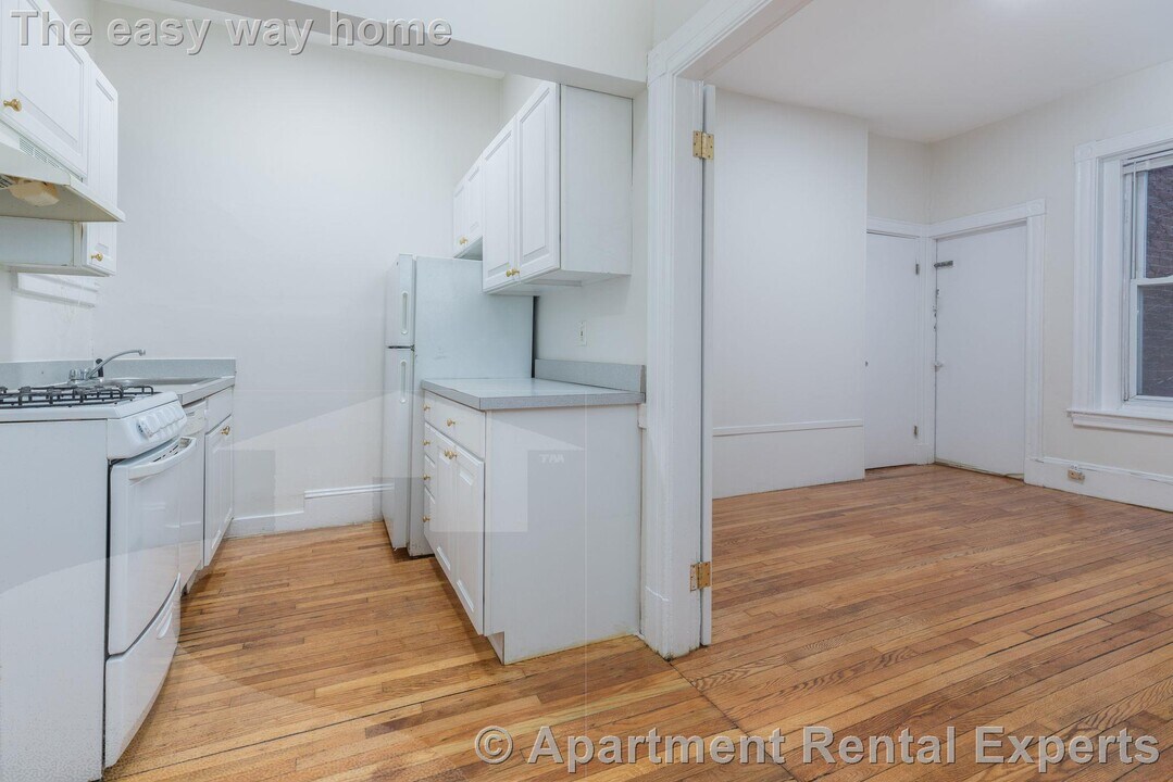 891 Massachusetts Ave in Cambridge, MA - Building Photo