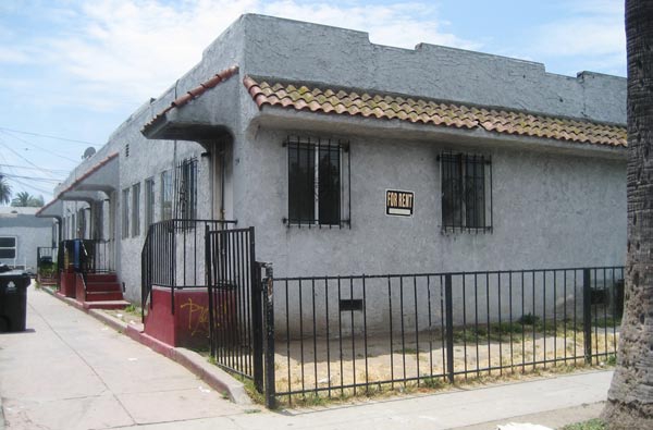 154 W 108th St in Los Angeles, CA - Building Photo