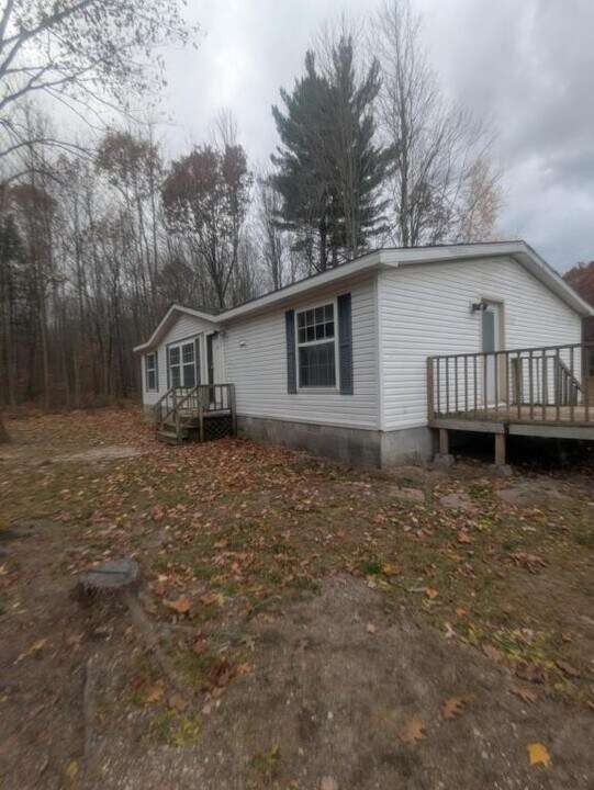 4460 S Wise Rd in Shepherd, MI - Building Photo