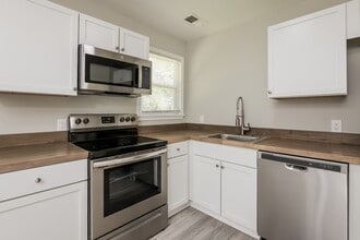 1885 Hazelwood Dr in Charleston, SC - Foto de edificio - Building Photo