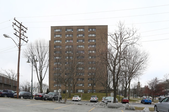 Interfaith Towers in Poughkeepsie, NY - Foto de edificio - Building Photo