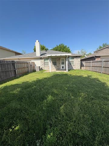 1516 Lone Star Ct in Mesquite, TX - Foto de edificio - Building Photo