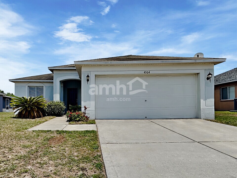 4504 Reynolds Creek Ave in Plant City, FL - Building Photo