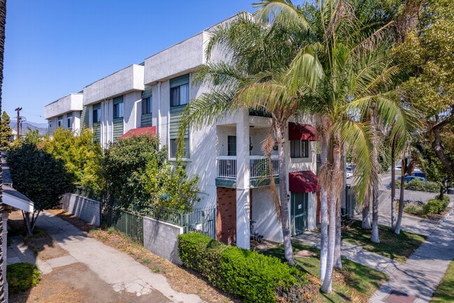 317 W Acacia Ave in Glendale, CA - Building Photo - Building Photo