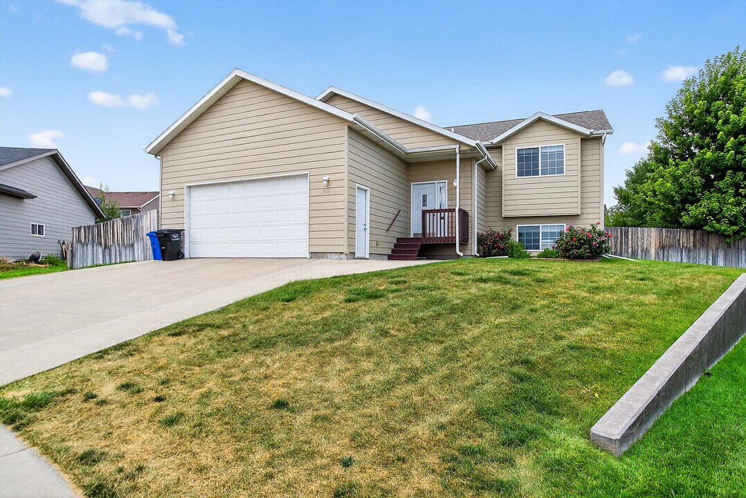 401 Kahler Ct in Rapid City, SD - Building Photo