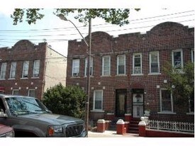 665 Watkins Ave in Brooklyn, NY - Building Photo