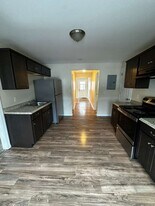 32 North St in Warren, MA - Building Photo