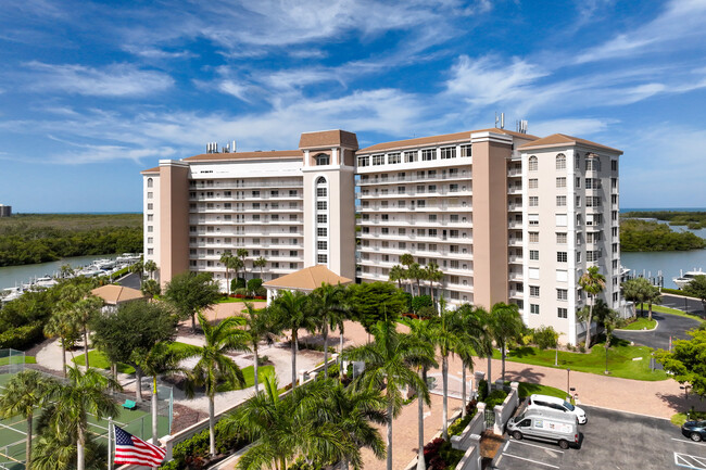 Marina Bay Club in Naples, FL - Foto de edificio - Building Photo