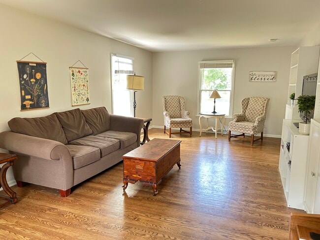 1001 Eddy Ct in Wheaton, IL - Building Photo - Building Photo