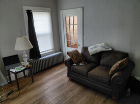 207 Grinnell St, Unit 1 in New Bedford, MA - Building Photo