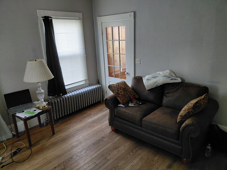 207 Grinnell St, Unit 1 in New Bedford, MA - Building Photo