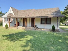 1820 Overholser Dr, Unit A in Choctaw, OK - Building Photo