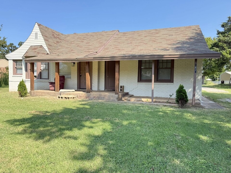 1820 Overholser Dr, Unit A in Choctaw, OK - Building Photo