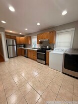 75 Munroe St in Boston, MA - Building Photo