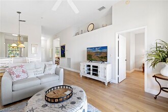 2290 Carrington Ct in Naples, FL - Building Photo - Building Photo