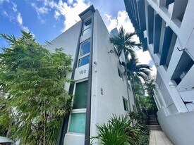 150 SW 10th St, Unit 7 in Miami, FL - Building Photo