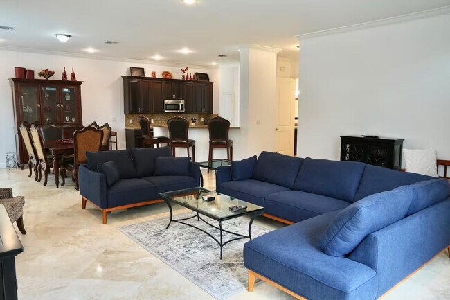 700 SW 8th Way in Fort Lauderdale, FL - Building Photo - Building Photo