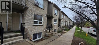 25 Highland Rd W in Kitchener, ON - Building Photo