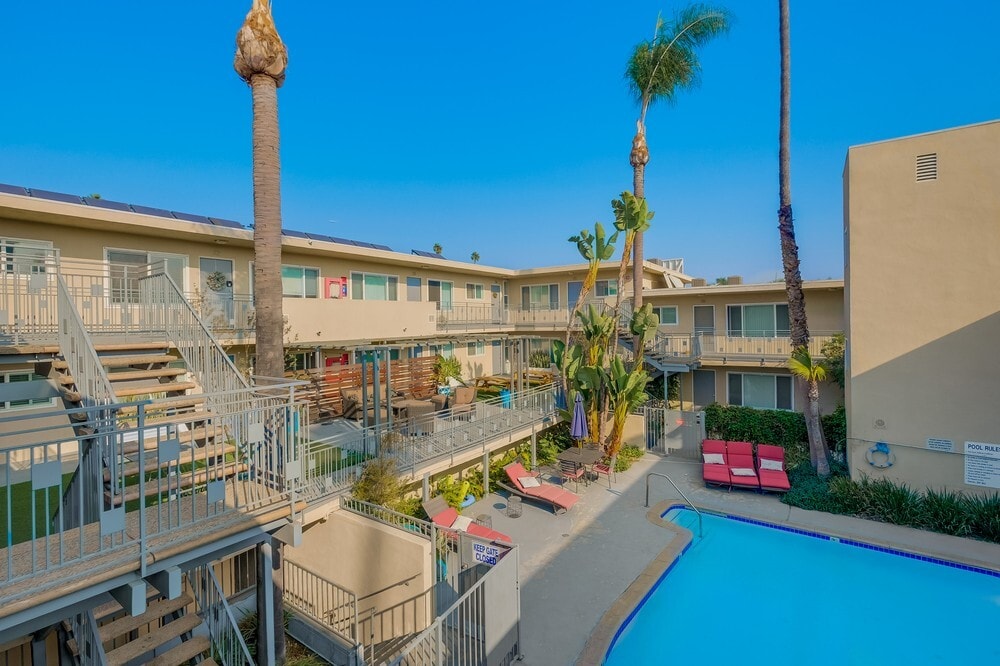 Apartment Complex Near SoFi Stadium in Inglewood, CA - Foto de edificio
