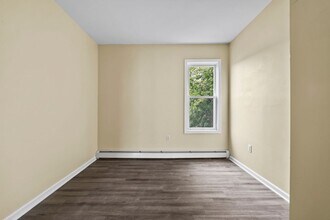 162-166 Manchester Avenue, 4 Second Floor in Paterson, NJ - Building Photo - Building Photo