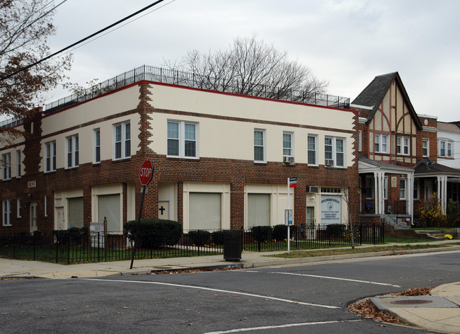 1801 Otis St NE in Washington, DC - Foto de edificio - Building Photo