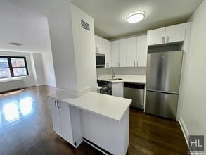 E 16 ST in New York, NY - Building Photo - Building Photo
